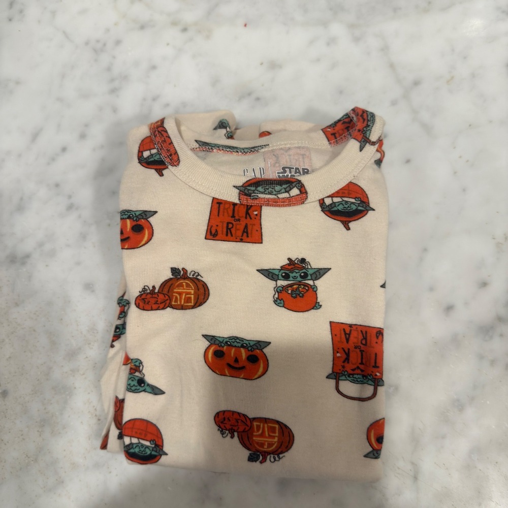 GAP Star Wars Baby Yoda Halloween Pajamas Size 8 Kids Snug Fit Organically Grown